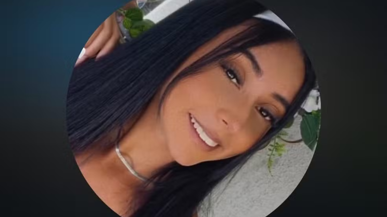 Amanda dos Santos Barbosa faleceu na madrugada desta segunda-feira, 18, após cair de um carro