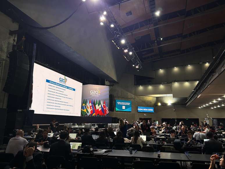 Sala onde profissionais de imprensa acompanham o G20