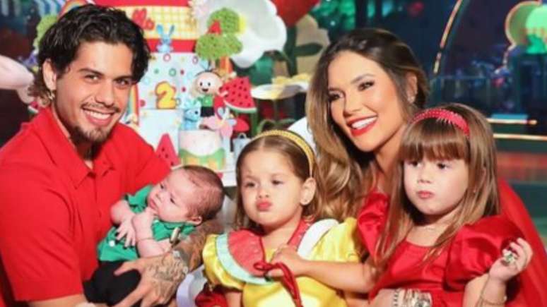 Virginia e Zé Felipe com os filhos na festa de Maria Flor