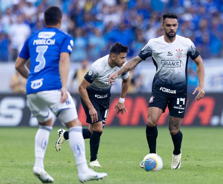 Corinthians e Cruzeiro se enfrentam nesta quarta-feira. 