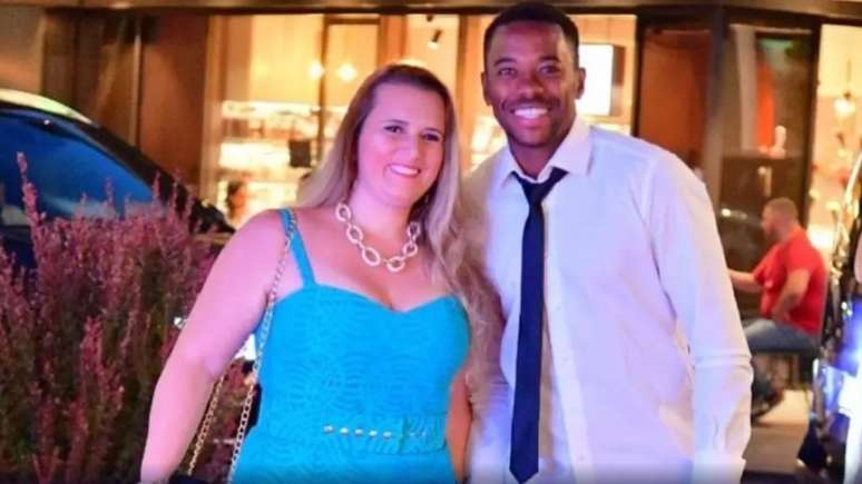 Esposa de Robinho acredita na inocência do marido: 'Ninguém sabe mais desse caso'