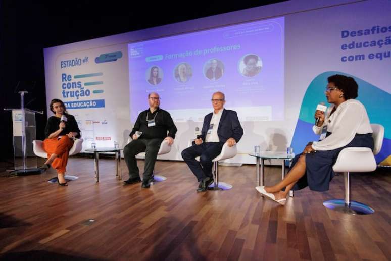 Estadão promove ciclo de debates Reconstrução da Educação; da esquerda para a direita, a repórter especial Renata Cafardo, Fernando Abrucio, Haroldo Corrêa Rocha, e Silvia Lima.