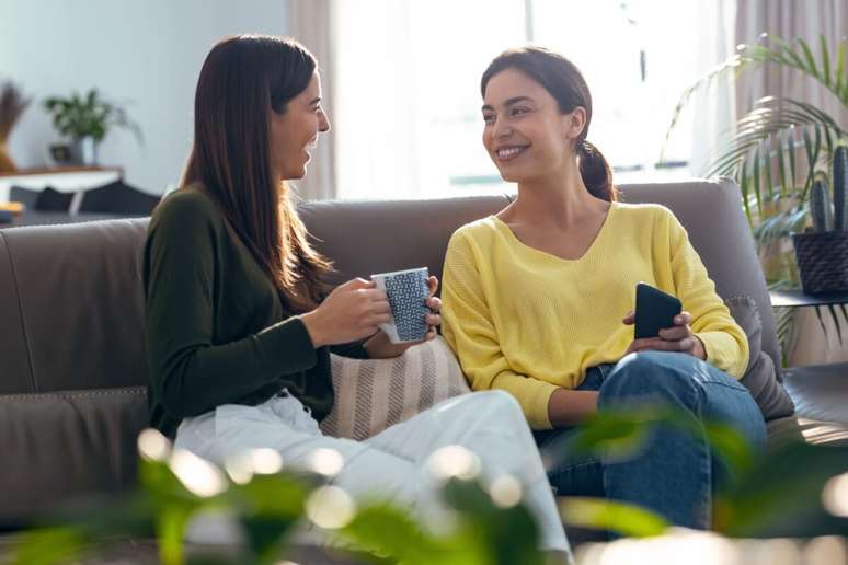 A interação com mulheres que já passaram pela síndrome da impostora pode ajudar a combater esse problema 