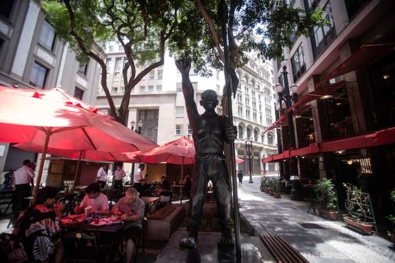 Zumbi dos Palmares está representado em uma estátua no centro de São Paulo.