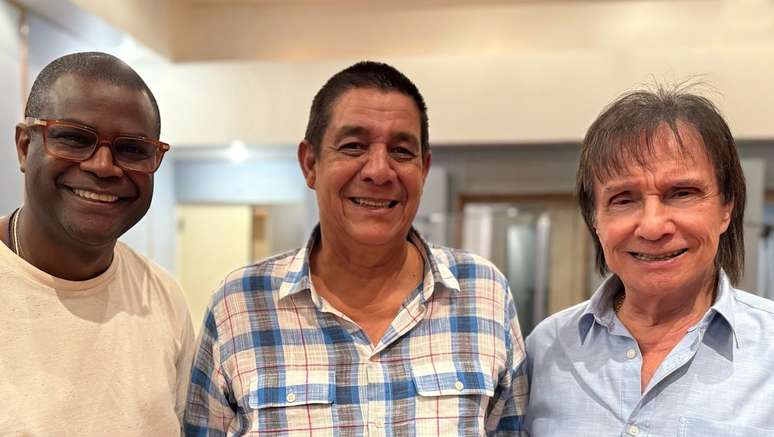 Pretinho da Serrinha e Zeca Pagodinho ensaiaram com Roberto Carlos