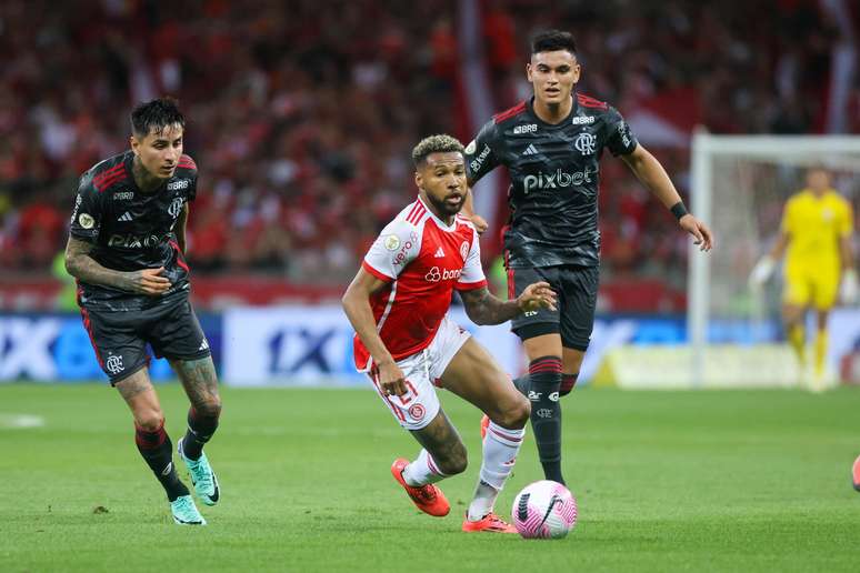 Em grande jogo, Internacional empatou com o Flamengo 