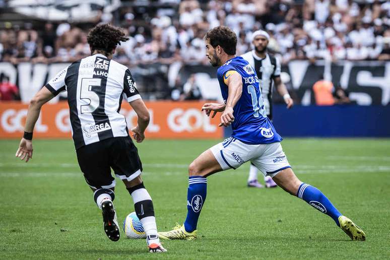 Lucas Silva foi o melhor do Cruzeiro no revés para o Corinthians, pelo Brasileirão –