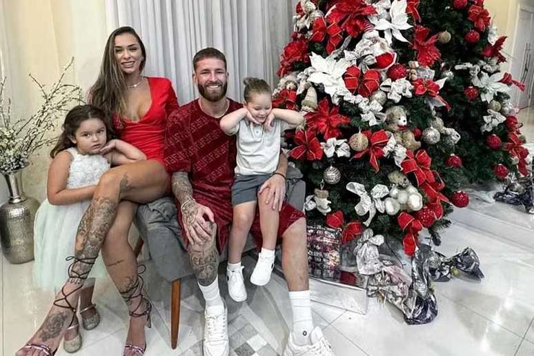 Tain&aacute; Castro e L&eacute;o Pereira travam batalha judicial por guarda de filhos &ndash;