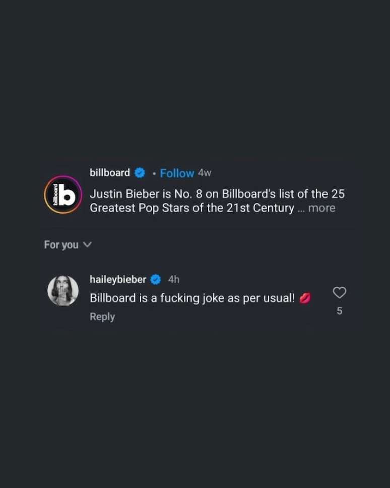 Print de comentário de Hailey Bieber em publicação da Billboard circula pelas redes sociais. Ela discorda da colocação do marido Justin Bieber em ranking de estrelas pop.