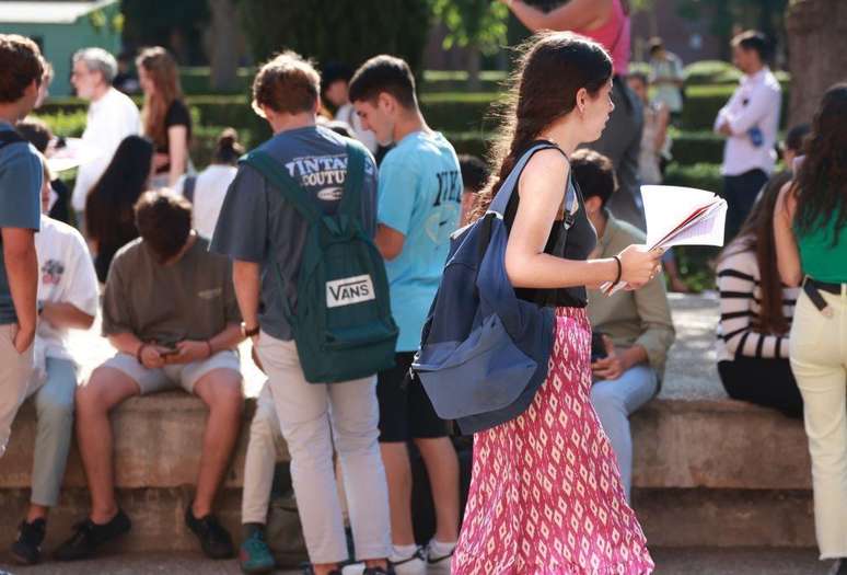 Os estudantes estrangeiros vão poder conciliar os estudos com o trabalho