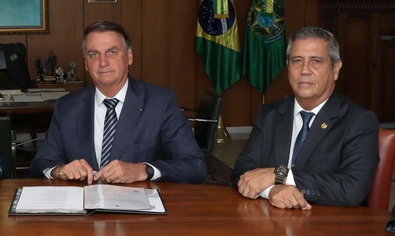 O então presidente Jair Bolsonaro (PL) e o candidato a vice, Braga Netto (PL).