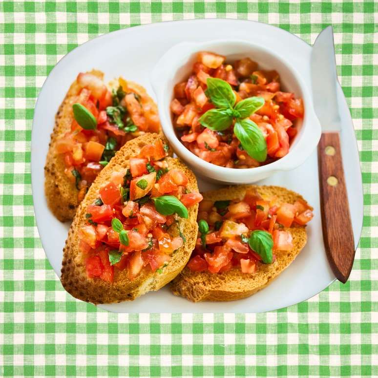 Bruschetta de tomate e manjericão