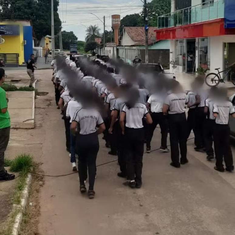 Alunos foram gravados marchando pela cidade de Paranã, região sul do estado