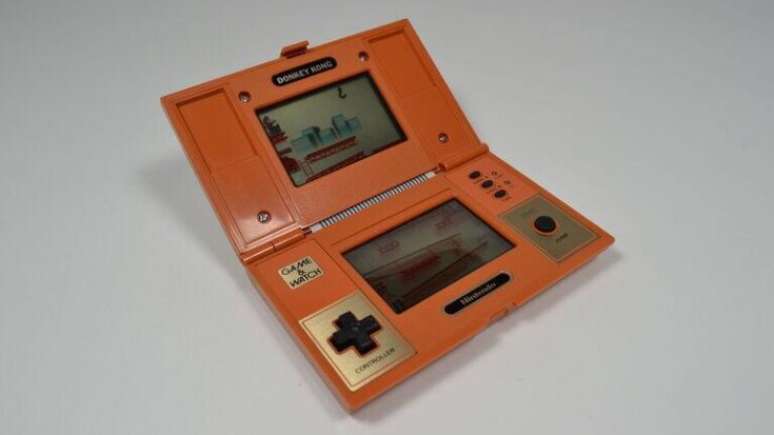 Game & Watch de Donkey Kong, lançado originalmente em 1982