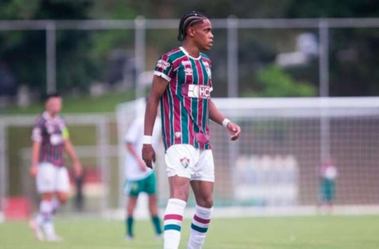 Reprodução / Fluminense - Legenda: Matheus Reis não tem previsão para voltar a atuar pelo Fluminense