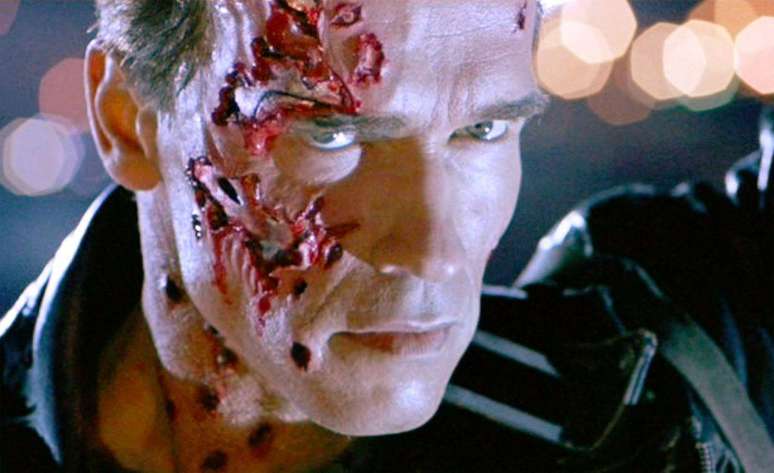 Na narrativa do filme O Exterminador do Futuro, protagonizado por Arnold Schwarzenegger, o papel dos códigos de barras causa arrepios