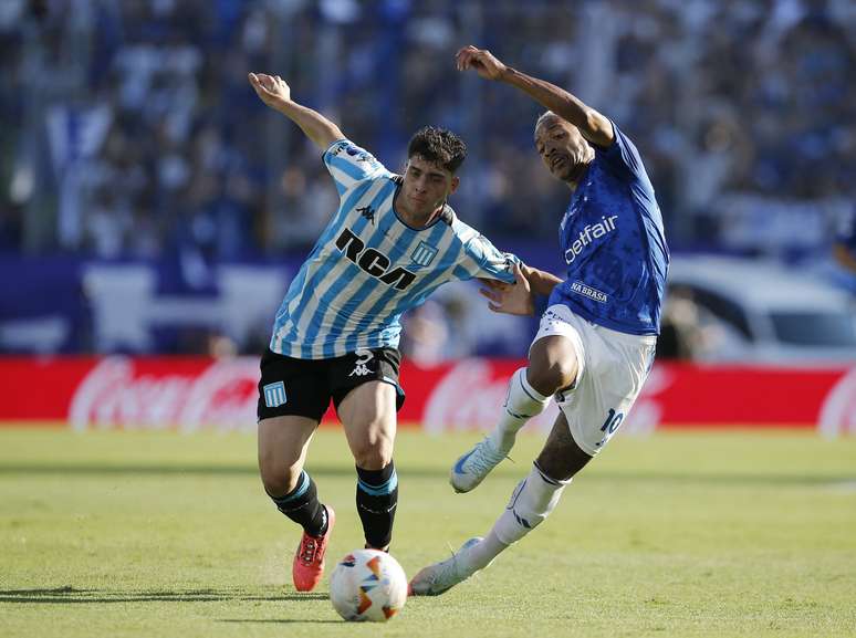 Juan Nardoni, do Racing, e Matheus Pereira, do Cruzeiro
