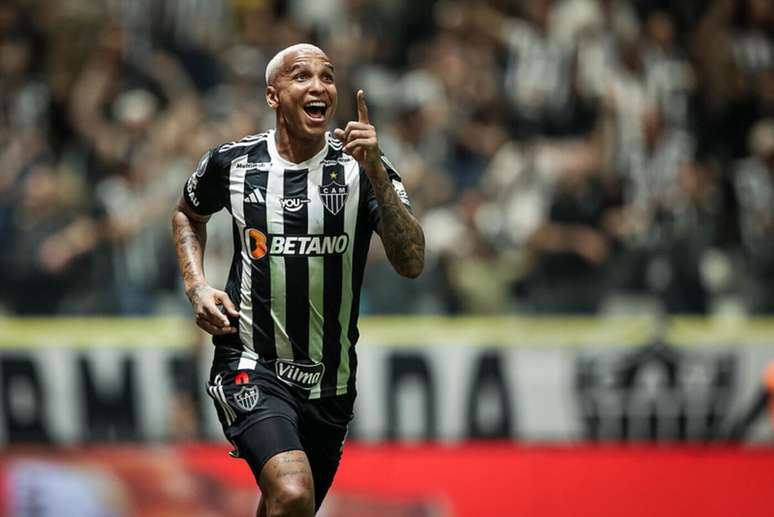 Galo tenta se aproximar do G-7 -