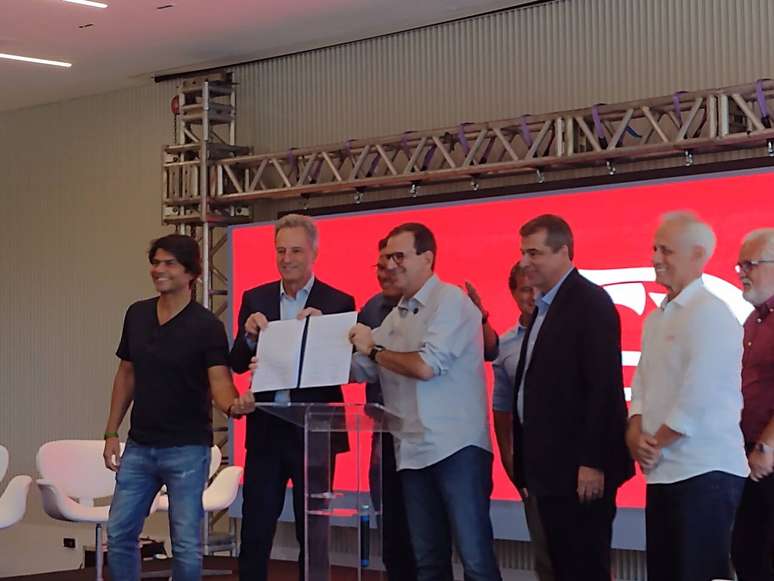 Rodolfo Landim e Eduardo Paes em encontro na sede da Gávea, Zona Sul do Rio de Janeiro,  nesta segunda-feira (25) –