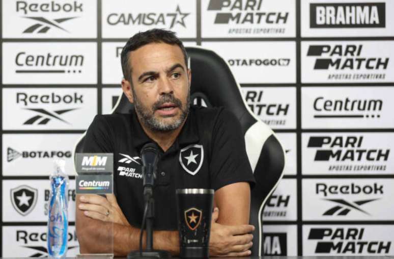 Vitor Silva/Botafogo - Legenda: Artur Jorge em entrevista coletiva