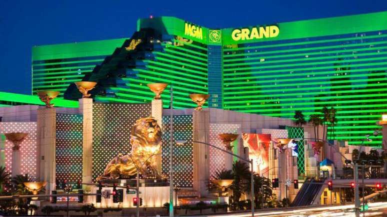 A rede de hotéis MGM Resorts International desenvolveu uma instalação geradora de energia solar de 100 MW, para abastecer 11 das suas unidades em Las Vegas