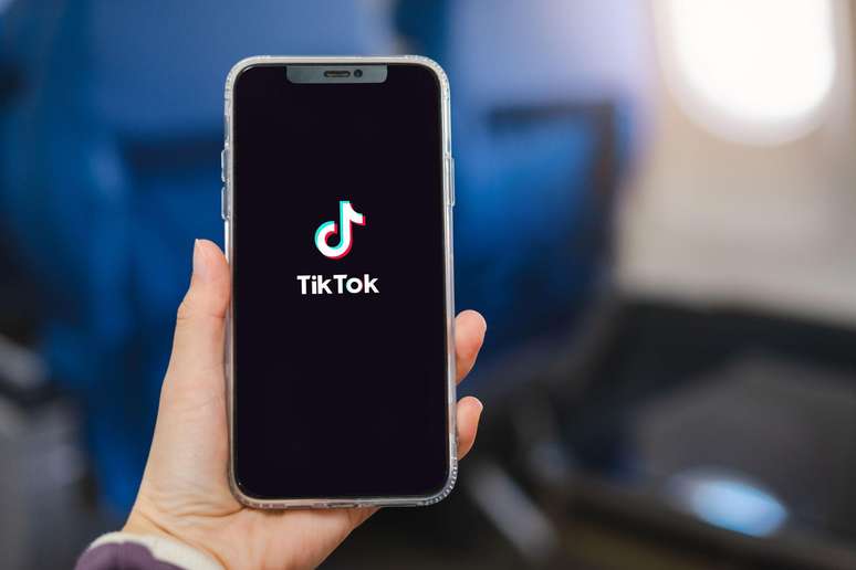 “Clipes curtos e sem contexto, bem como tendências participativas, estão no centro da popularidade do TikTok”, diz Ciaran O'Connor