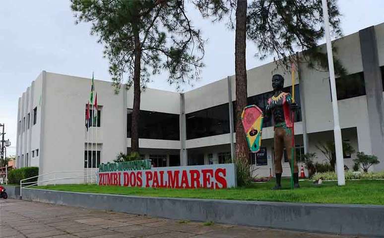 O ônibus saiu da frente da Prefeitura de União dos Palmares por volta de 14 horas do dia 24 de novembro, e capotou logo depois.