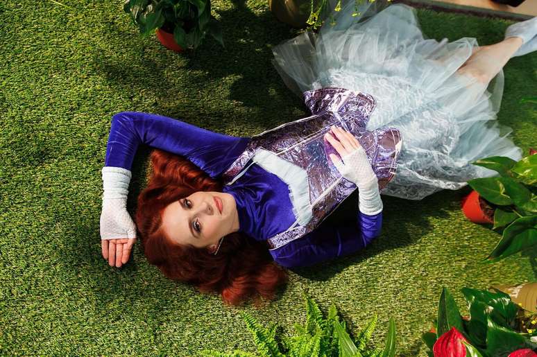 Kate Nash sells intimate photos to pay for a career in music; other stars follow suit