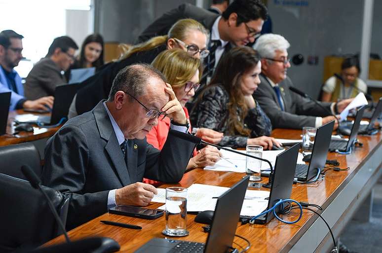 Os senadores Zequinha Marinho (E) e Astronauta Marcos Pontes (D) são autores do requerimento