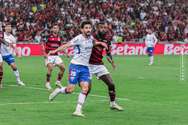 Fortaleza e Flamengo em ação. 