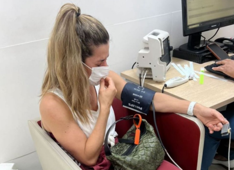 Mãe de Ana Paula Minerato publica foto da filha no hospital, após áudios vazados 