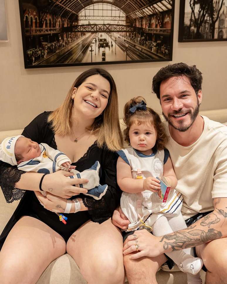 Viih Tube e Eliezer com os filhos, Lua e Ravi - Instagram