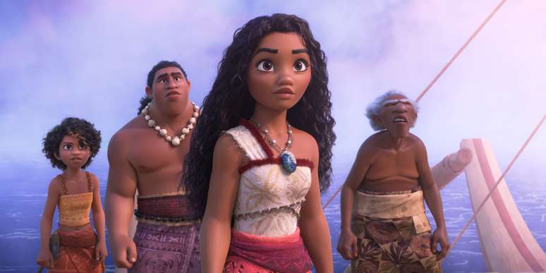 Moana enfrenta o mar com ajuda de tripulação em Moana 2