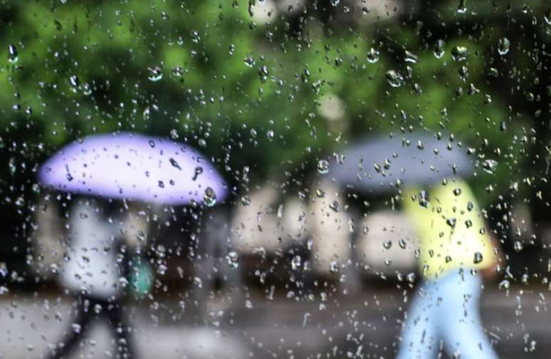 Chuva deve atingir a cidade de SP a partir desta quinta-feira, 28. Na foto, dia de chuva na região da Avenida Paulista.