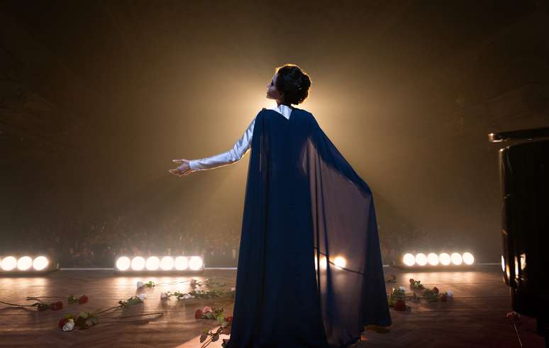 Angelina Jolie como Maria Callas em 'Maria'. CRÉDITO: Studiocanal