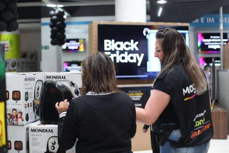 Consumidor deve estar atento aos seus direitos na hora de aproveitar as promoções de Black Friday