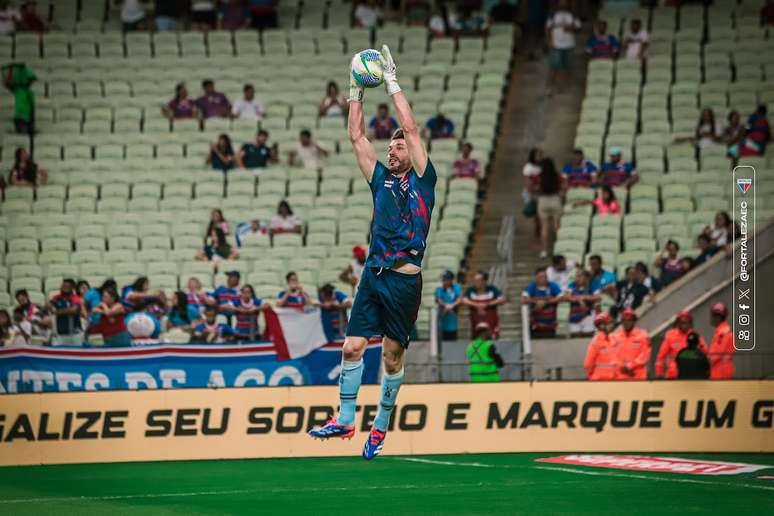 João Ricardo no aquecimento. 