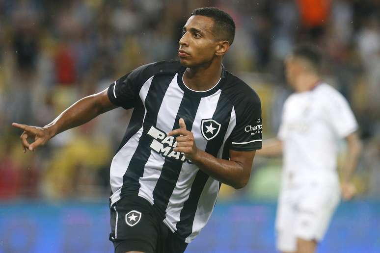 Com proposta do futebol russo, Victor Sá pode deixar o Botafogo. 