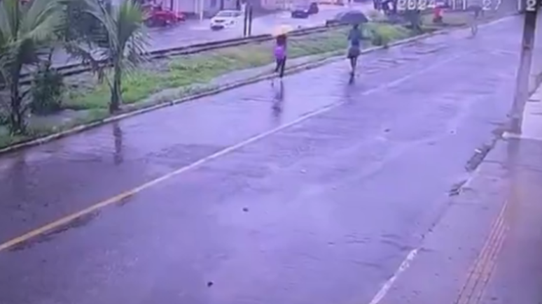 Tragédia! Corpo de menina de 12 anos que sumiu ao cair em bueiro durante chuva é encontrado