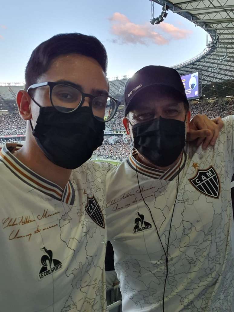 Andrew Sa y su padre, Sr. Agnaldo en Mineirao, durante la etapa final de Brasil 2021.