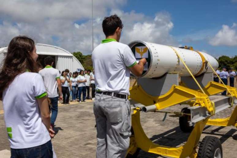 Foguete levará ao espaço cerca de mil cartas escritas por alunos com mensagens para o futuro