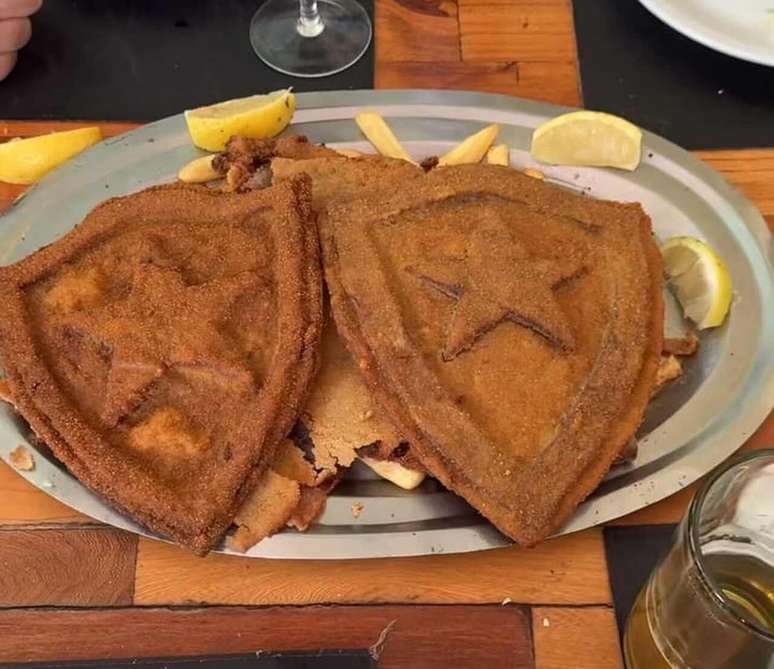 Carne em formato do escudo do Botafogo em Buenos Aires –