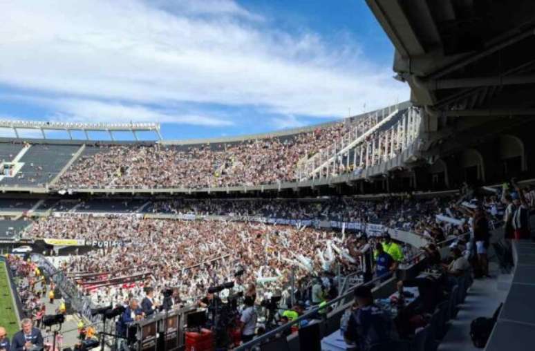 Torcida do Atlético-MG começa a chegar no Monumental de Nuñez –