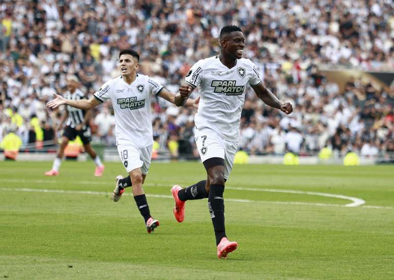 Luiz Henrique marca o primeiro gol do Botafogo na final da Libertadores