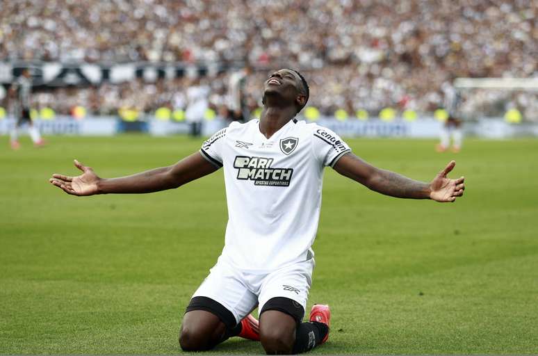 Luiz Henrique celebra gol que abriu o placar na final da Libertadores