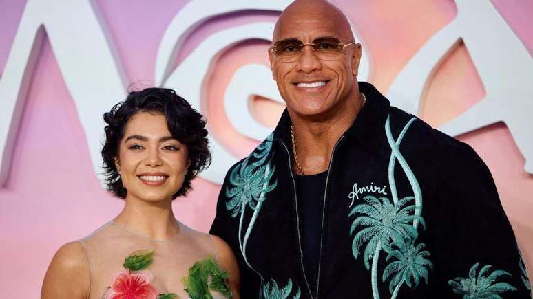 Auli'i Cravalho e Dwayne Johnson estiveram presentes durante a estreia da animação em Londres