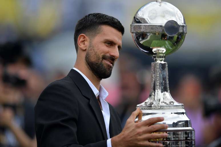 Djokovic com o troféu da Libertadores