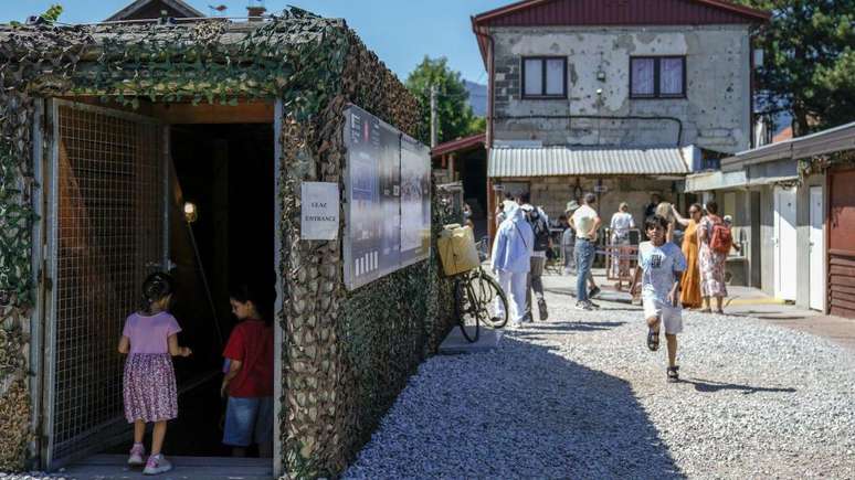 Atualmente, os turistas só podem visitar uma réplica de 20 metros do túnel, mas o museu ainda é um dos locais mais visitados da Bósnia e Herzegovina.