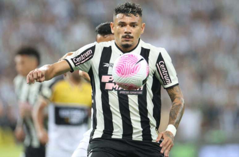 Tiquinho entra na história do Botafogo com título da Libertadores e provável Brasileirão -