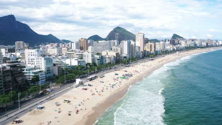 Movimentação na praia de Ipanema, na zona sul do Rio